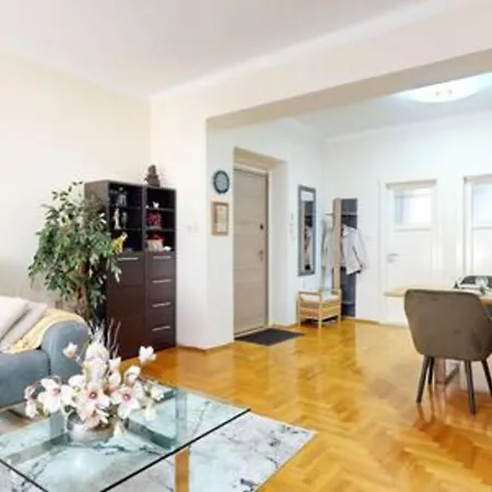 Apartment Center And Bacvice Stella *